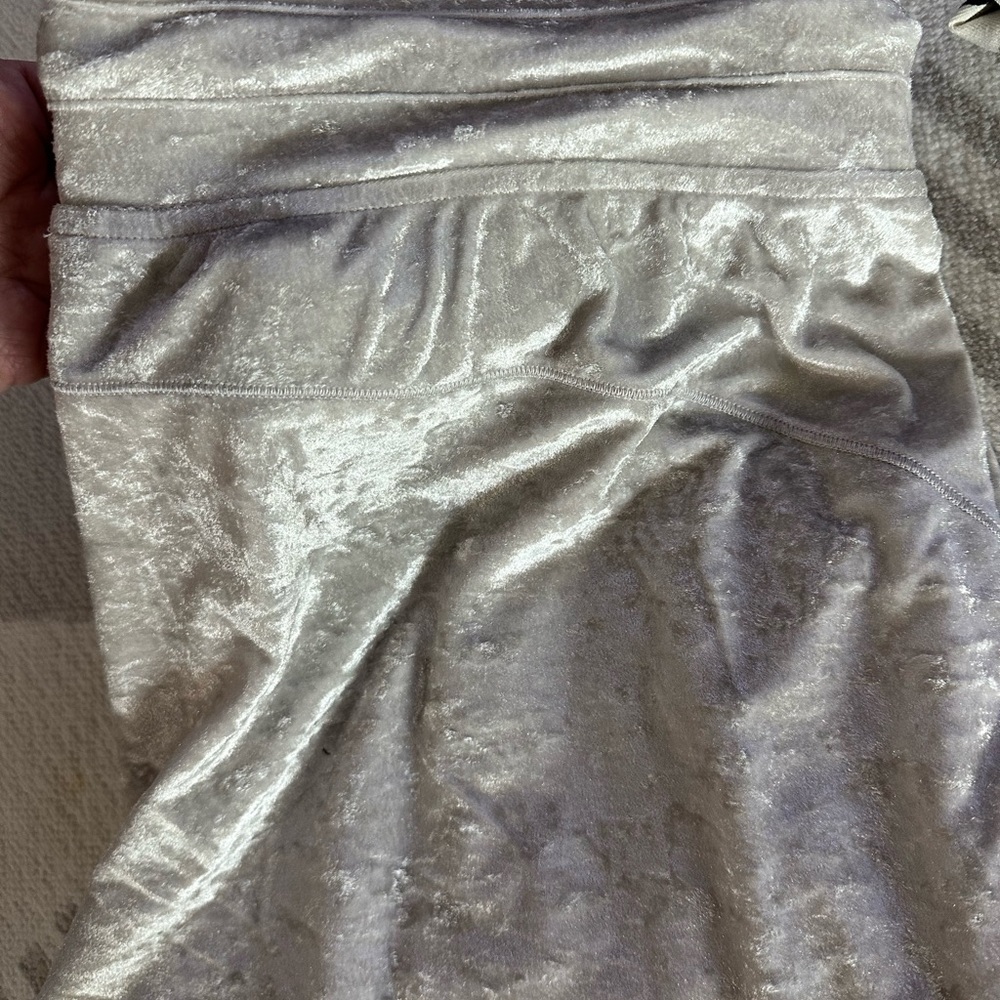 EUC Limited Edition Lululemon crushed velvet jogger Chrome so 10 - Picture 5 of 7